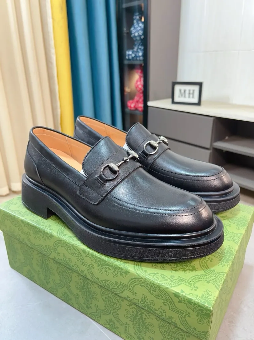 Factory price 520🌹🌹 [GUCCI Gucci] A new style of formal men's leather shoes is here ~ The original quality upper is made of cowhide imported from Italy + soft and delicate leather, comfortable and soft first-layer cowhide lining, rubber wear-resistant outsole, the shoe shape is dignified and domineering, and the luxury charm cannot be concealed! The natural and free nouveau riche leads the trend. Code number: 38-44